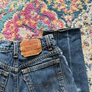 90s Vintage Levi’s 512 High-Waisted Mom Jeans – Classic Medium Wash Denim